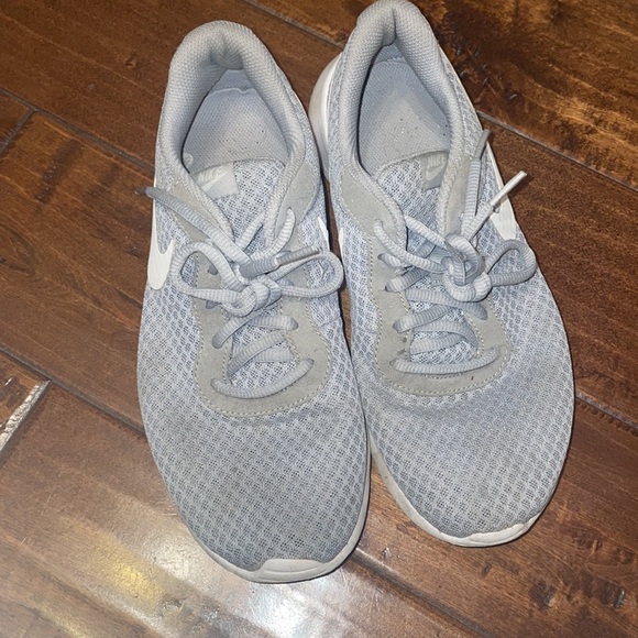 Nike gray tanjun shoes - Picture 3 of 4